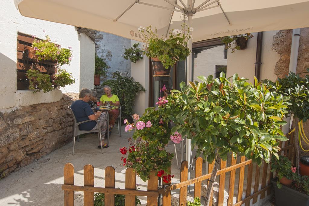 Hostal-Bar Restaurante "La Fuente" Rabé de las Calzadas Pokoj fotografie
